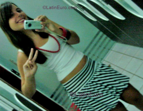 Date this nice looking Brazil girl Kelcy from  B3055