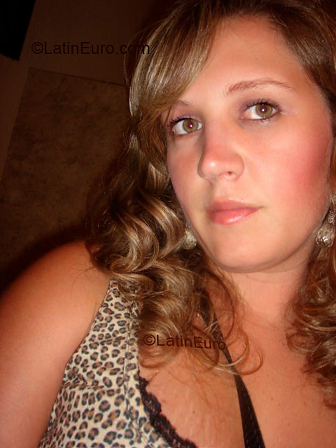 Date this hot Brazil girl Driele from INDAIATUBA B3070