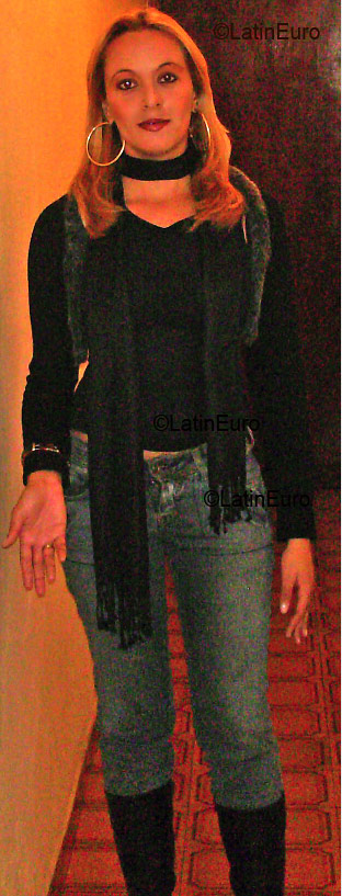 Date this nice looking Brazil girl Graziely from GUARATINGUETA B3163