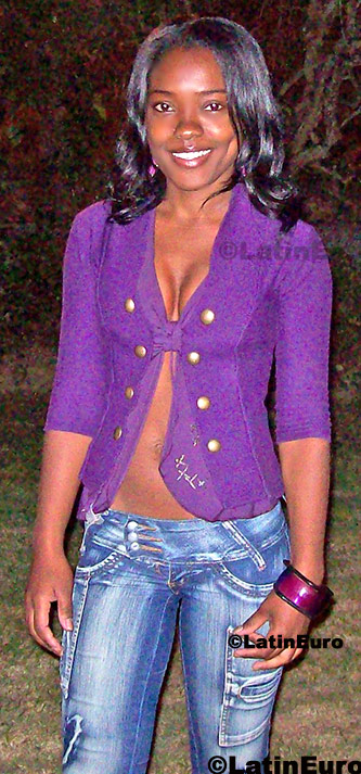 Date this sultry Brazil girl Silvana from Barra Mansa B318