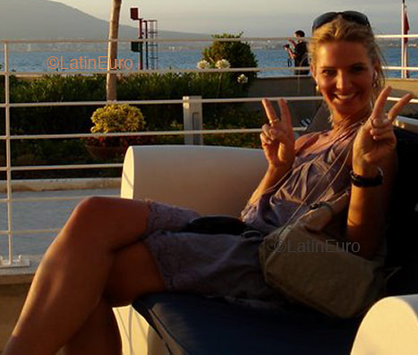 Date this beautiful Brazil girl Amanda from BLUMENAU B3231