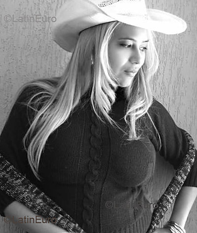 Date this foxy Brazil girl Adriana from GOIANIA B3243