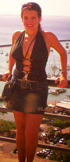 Date this attractive Brazil girl Maria from SALVADOR B3517