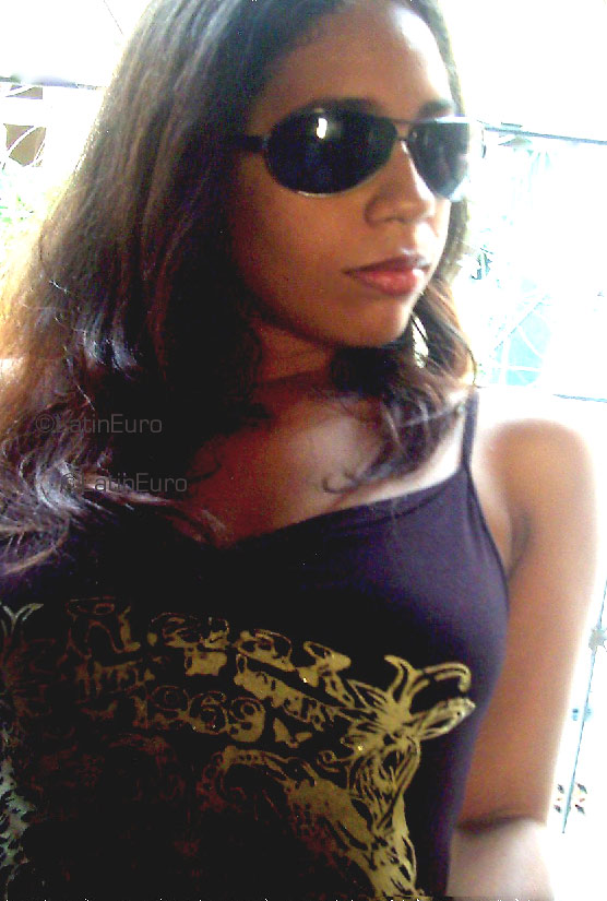 Date this charming Brazil girl Fernanda- from SALVADOR B3591