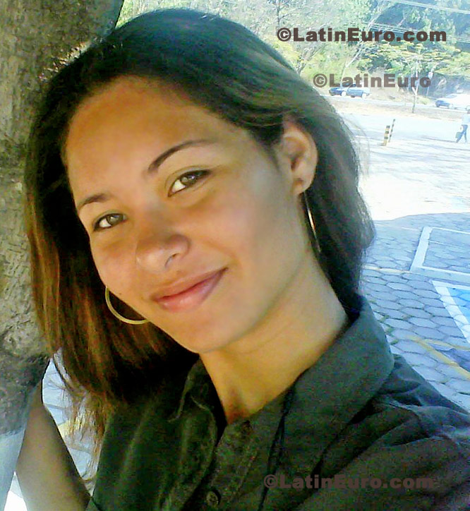 Date this good-looking Brazil girl Thyanne from Teresina B363