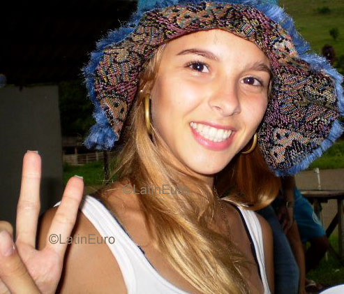 Date this happy Brazil girl Maria from RIO DE JANEIRO B3705