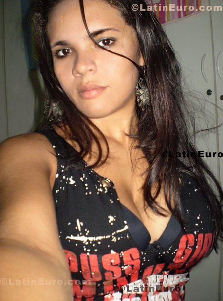 Date this happy Brazil girl Cinthia from Fortaleza B371