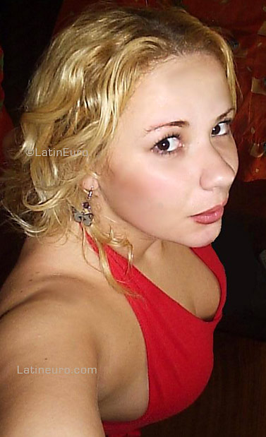 Date this hot Brazil girl Cristiane from JOINVILLE B3820