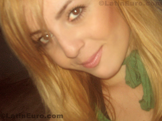 Date this hot Brazil girl Kenya from  B384