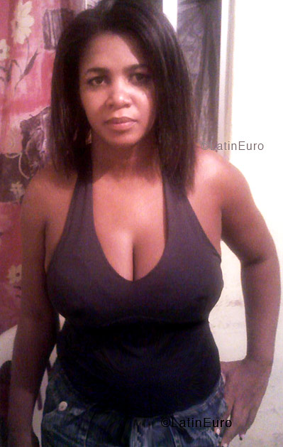 Date this stunning Brazil girl Paula from SALVADOR B3847
