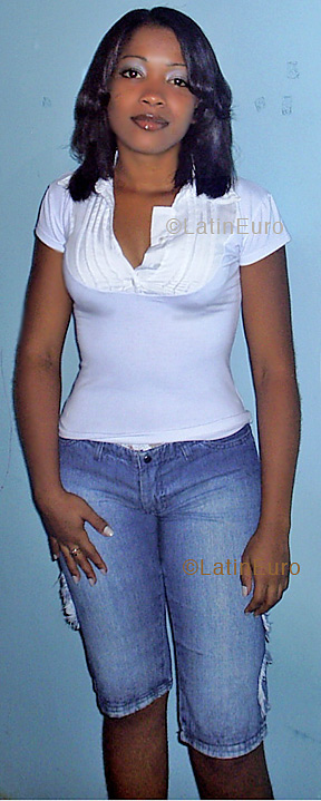 Date this voluptuous Brazil girl Mirian from TIMOTEO B3863