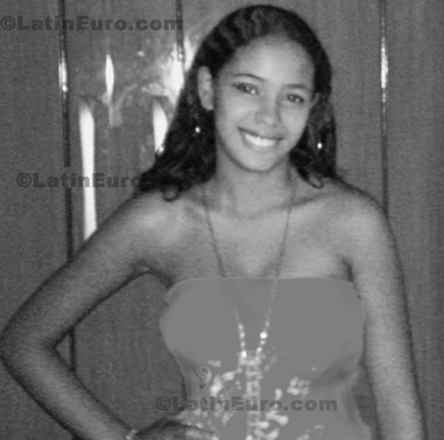 Date this foxy Brazil girl Stefani from Igaracu Do Tiete B392