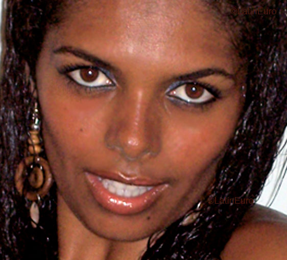 Date this sultry Brazil girl Edvania Maria from RECIFE B4000