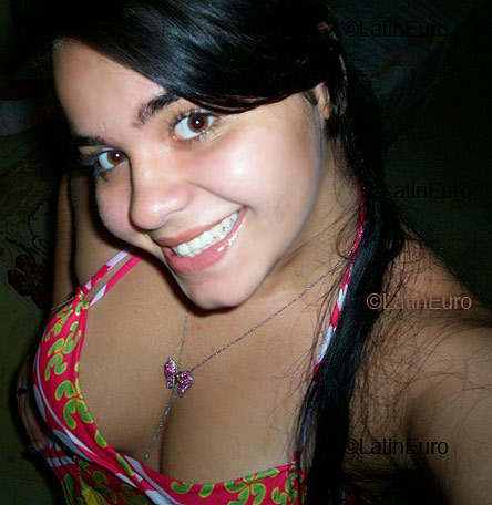 Date this foxy Brazil girl Maiza from VALADARES B4030