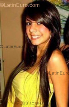 Date this stunning Brazil girl Kamila from Cuiaba B407