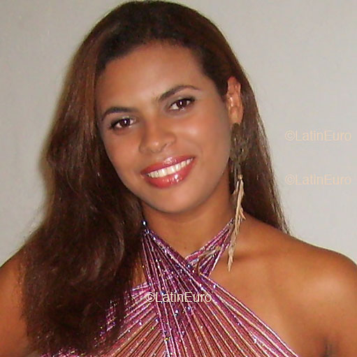 Date this funny Brazil girl Nildes from SALVADOR B4091