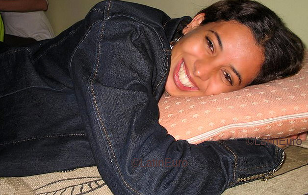 Date this attractive Brazil girl Ana from PELOTAS B4181