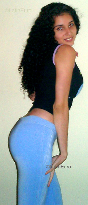 Date this hard body Brazil girl Edmara from SANTA MARIA DE JETIBA B4221