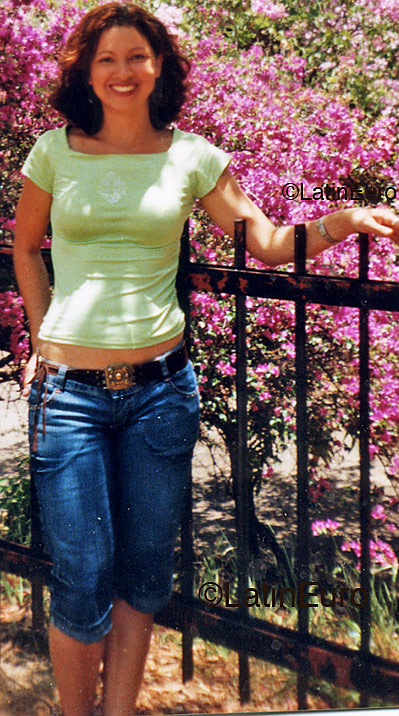 Date this happy Brazil girl Maria from BAURU B4231