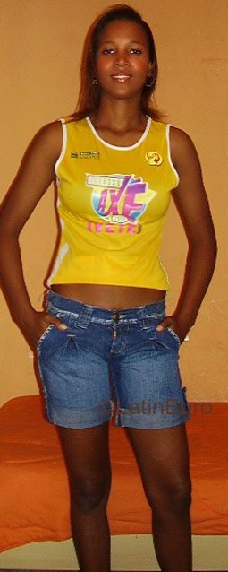 Date this lovely Brazil girl Cheva from RIO DE JANEIRO B4369