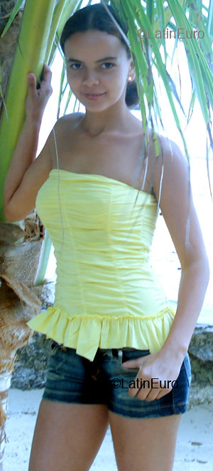 Date this sultry Brazil girl Aliane from TEIXEIRA B4525