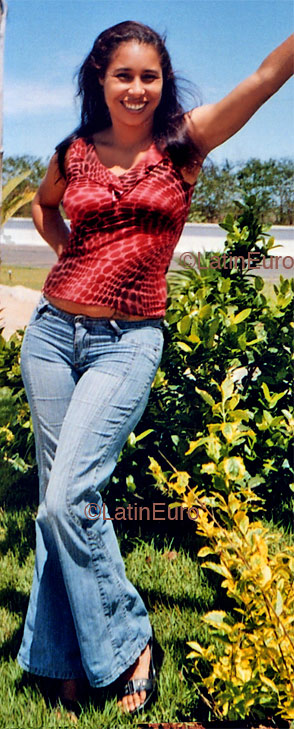 Date this sultry Brazil girl Cida from ANAPOLIS B4557