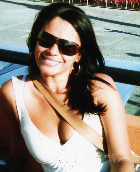 Date this gorgeous Brazil girl Martha from PORTO B4693