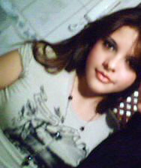 Date this attractive Brazil girl Larissa from CAMPO GRANDE B4756