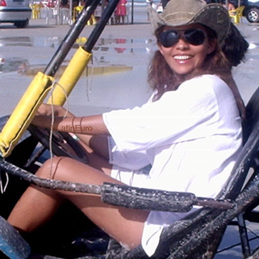 Date this nice looking Brazil girl Marcia from PALMAS B4790