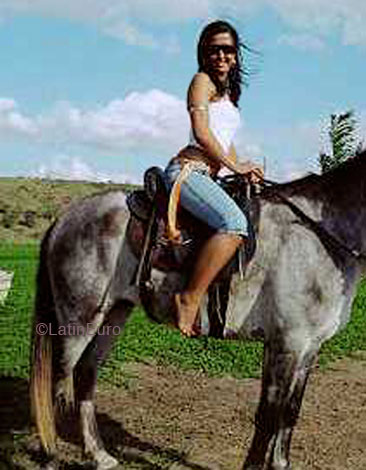 Date this attractive Brazil girl Nidia from SALVADOR B4831