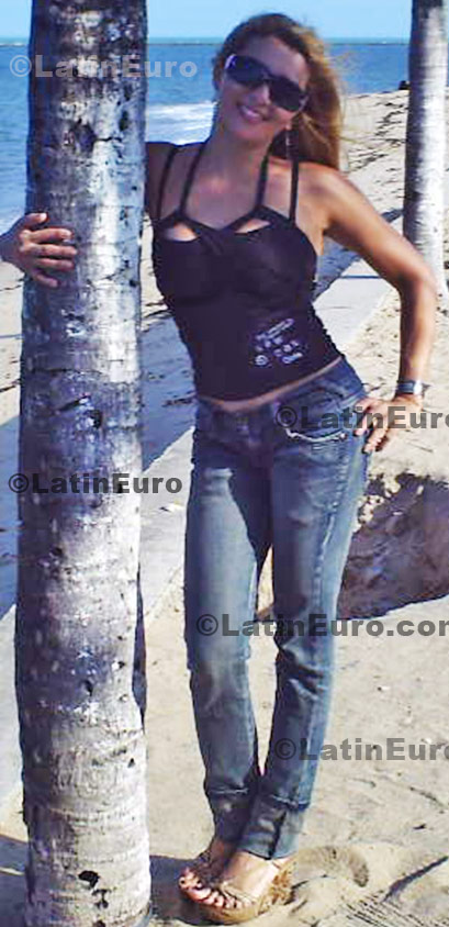 Date this gorgeous Brazil girl Simone from Porto Seguro B499