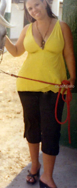 Date this charming Brazil girl Viviane from FEIRA DE SANTANA B5086