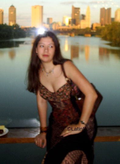 Date this voluptuous Brazil girl Neia from  B5110