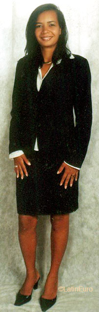 Date this nice looking Brazil girl Valeria from SALVADOR B5247