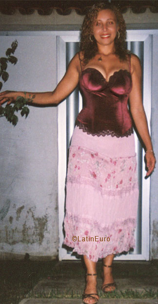 Date this attractive Brazil girl Sandra from CASTANHAL B5386