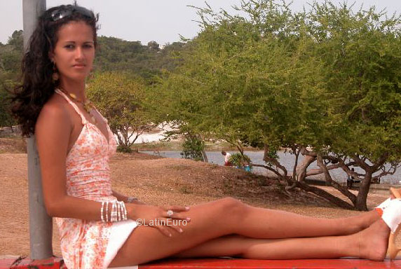 Date this athletic Brazil girl Taticlei from SALVADOR B5483