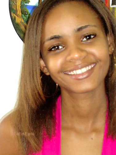 Date this fun Brazil girl Cris from RIO DE JANEIRO B5650