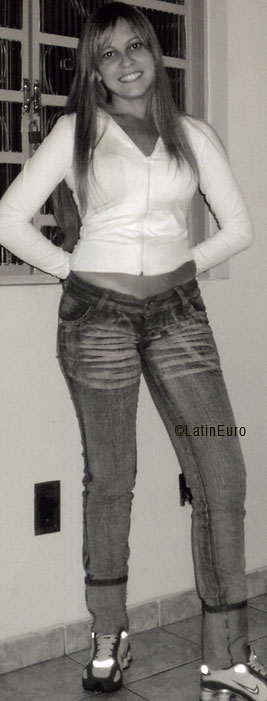 Date this happy Brazil girl Ellen from JUNDIAI B5674