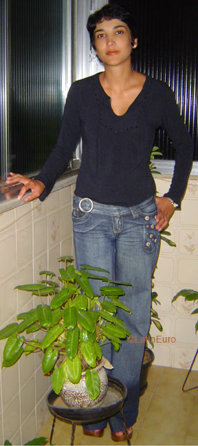 Date this georgeous Brazil girl Cristina from PETROPOLIS B6052