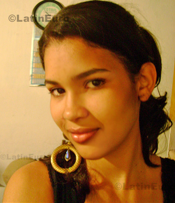 Date this attractive Brazil girl Erica from Sardoa B608