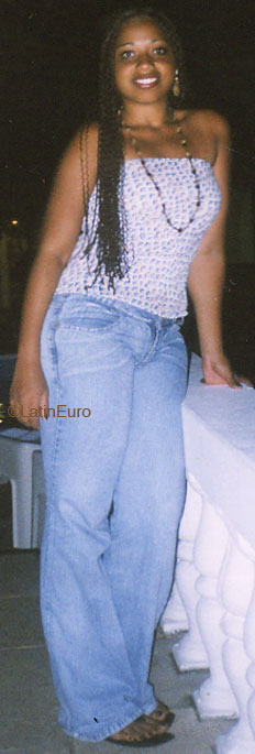 Date this delightful Brazil girl Ligia from AIMORES B6090