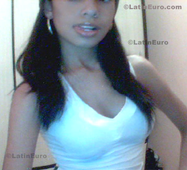 Date this sultry Brazil girl Debora from Orlandia B665