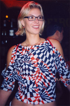 Date this nice looking Brazil girl Simone from CARDEAL B7242