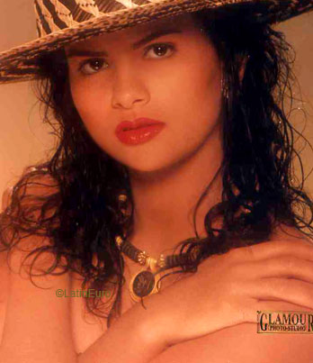 Date this good-looking Brazil girl Mychelle from BRASILIA B7305