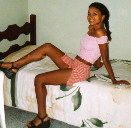 Date this delightful Brazil girl Geni from RIO DE JANEIRO B7542