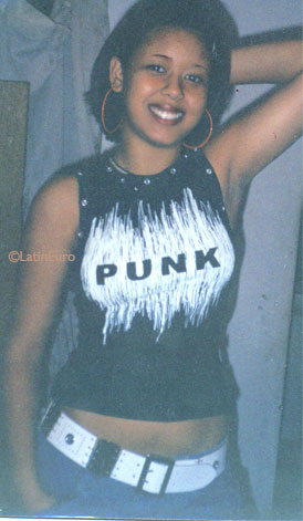 Date this charming Brazil girl Simone from MACAE B7643