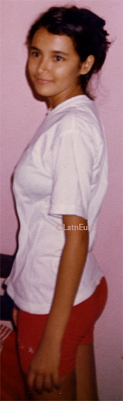 Date this nice looking Brazil girl Fernanda from JARDIM DE PIRANHAS B7738