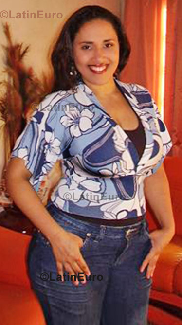Date this voluptuous Brazil girl Manuella from Cachoeiro De Itapemirim B782