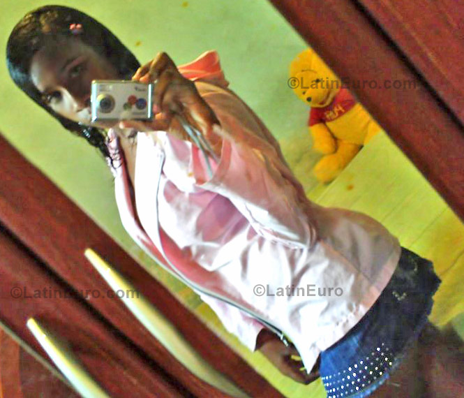 Date this lovely Brazil girl Michele from Rio de Janiero B783