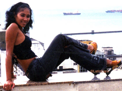 Date this nice looking Brazil girl Fabiola from SALVADOR B7956